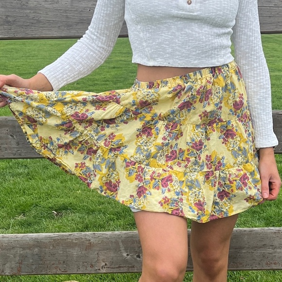 MOSSIMO SUPPLY CO YELLOW FLORAL RUFFLE SKIRT SIZE XSM - Picture 3 of 8